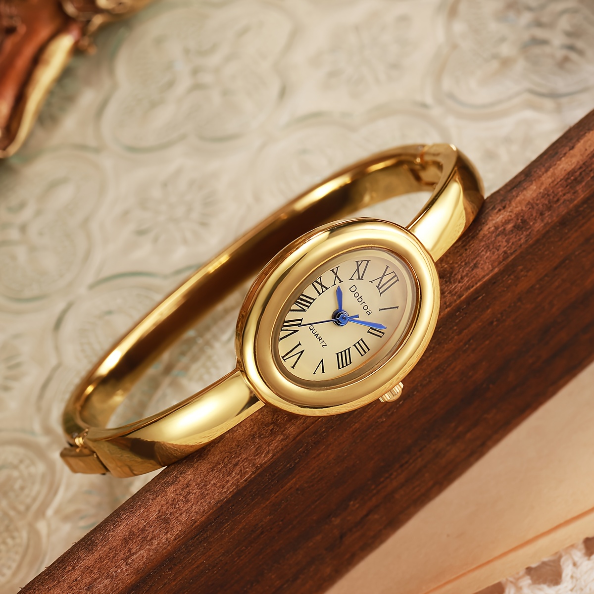 New Women'S Watch in Rose Golden, Featuring a Trendy, Luxurious Feel with a Classic, Unique Oval Bracelet Design - Image 2