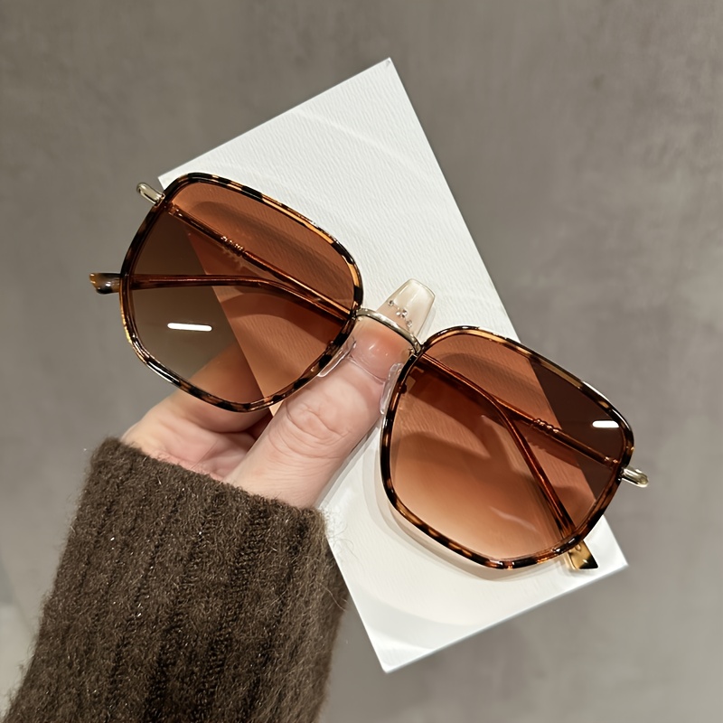 1 Pair of Women's Classic Square Frame Leopard Print Black Fashion Glasses, Bohemian Style, Trendy Retro Design for Daily Wear and Outfit Matching - Image 5