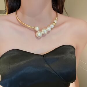 product-fancy-e2bc8270-13c5-4196-8e75-01ebfd0b5066 A Stylish Necklace for Women, Featuring a Easy Yet Bold Design with Faux Pearl Beads, Perfect for Everyday Parties