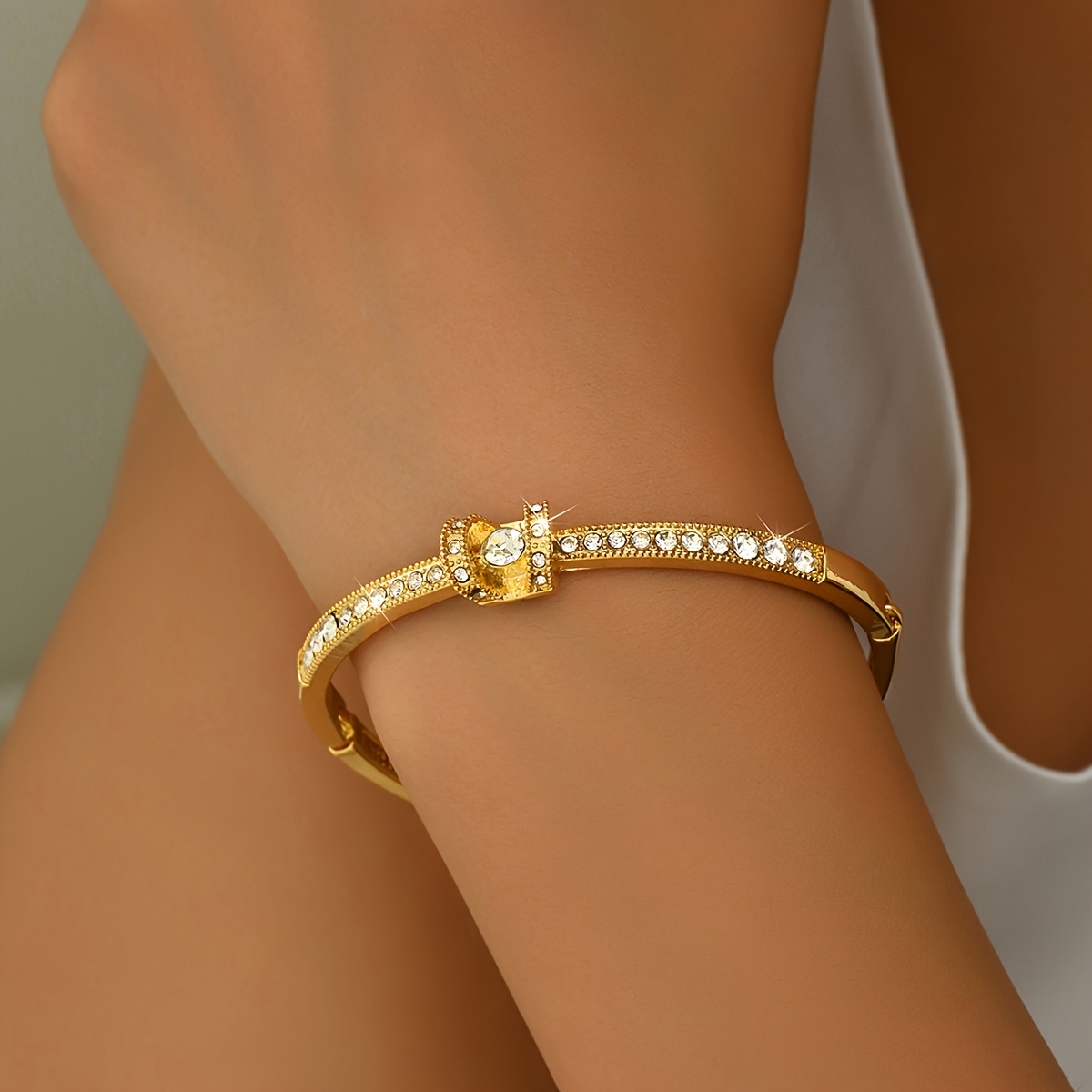 A Sparkling Women'S Fashion Bracelet with a Unique Cross Design for Valentine'S Day, Featuring 4G of Cubic Zirconia, Ideal for Parties And Banquets, And a Wonderful Gift for Girlfriends And Wives - Image 3