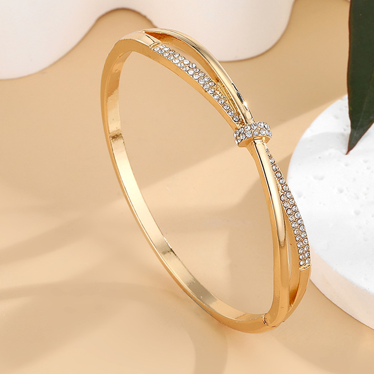 A Sparkling Women'S Fashion Bracelet with a Unique Cross Design for Valentine'S Day, Featuring 4G of Cubic Zirconia, Ideal for Parties And Banquets, And a Wonderful Gift for Girlfriends And Wives - Image 8