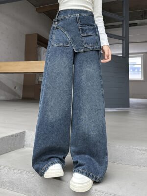 Wide-Leg Jeans with a Front Flap, Elastic Waistband, Straight Cut, Casual Style, Pockets, Comfortable for Everyday Wear, Loose Fit